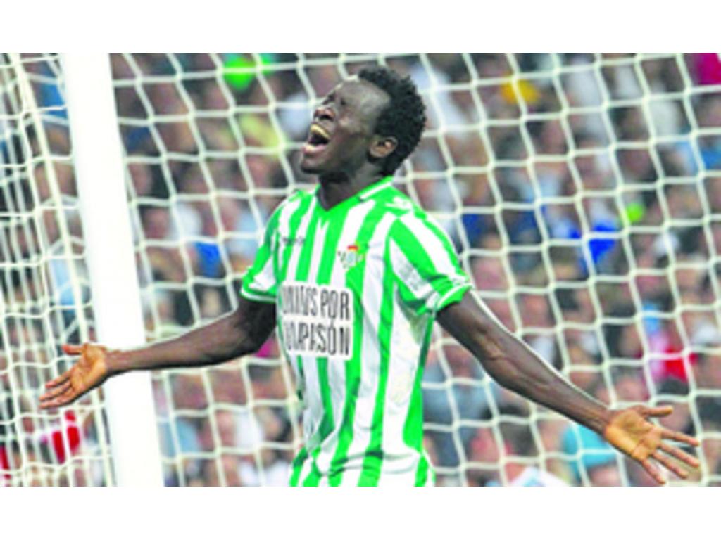 Cedric Mabwati tuvo varias oportunidades para hundir al Real Madrid.(EFE)