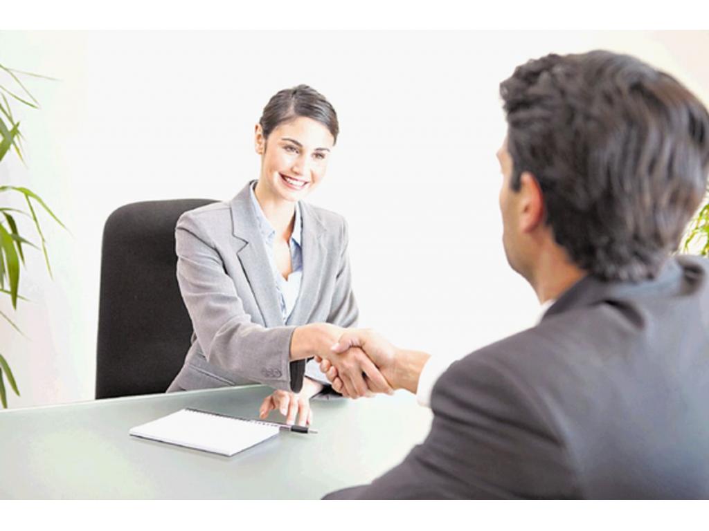 Se debe hablar con amistades para que le recomienden algunos puestos de trabajo.()