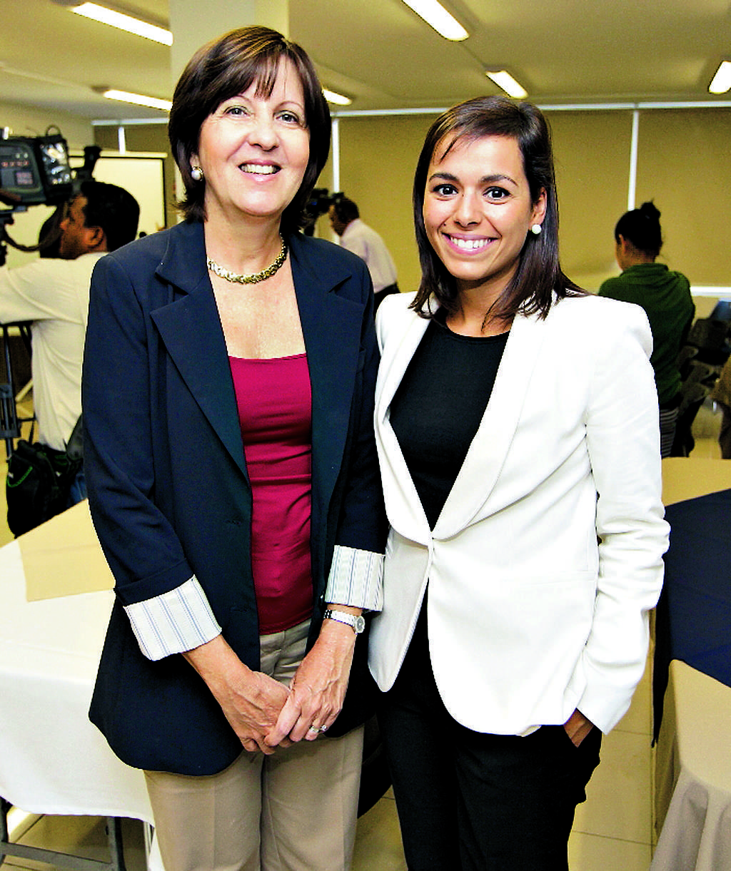 6. Vicky de Cordero y Natalia Gutiérrez.