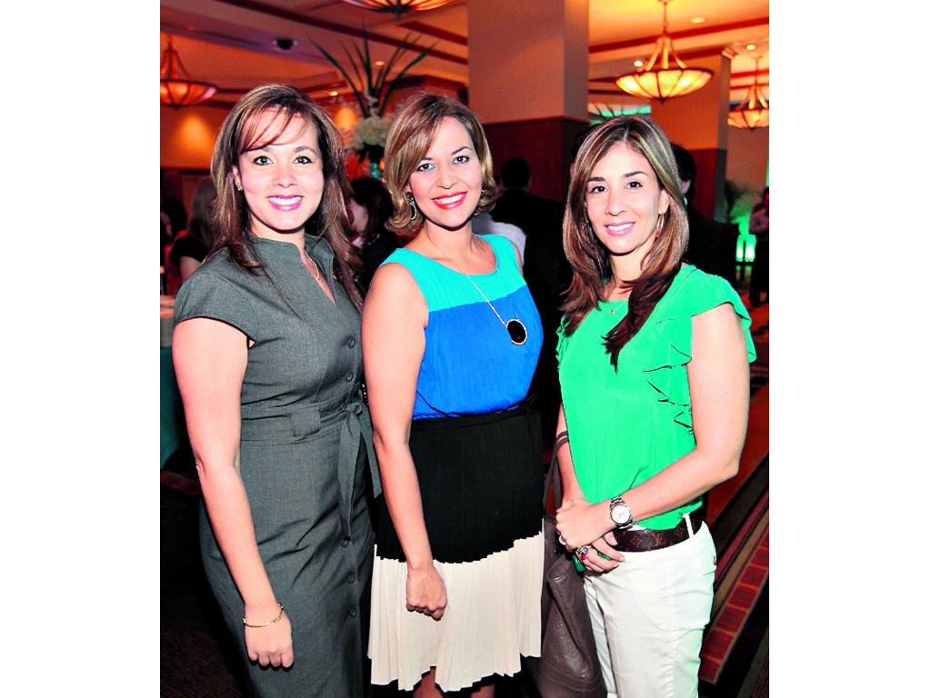 Carmen Correa, Lorena Sánchez y Vanessa de González Revilla.()