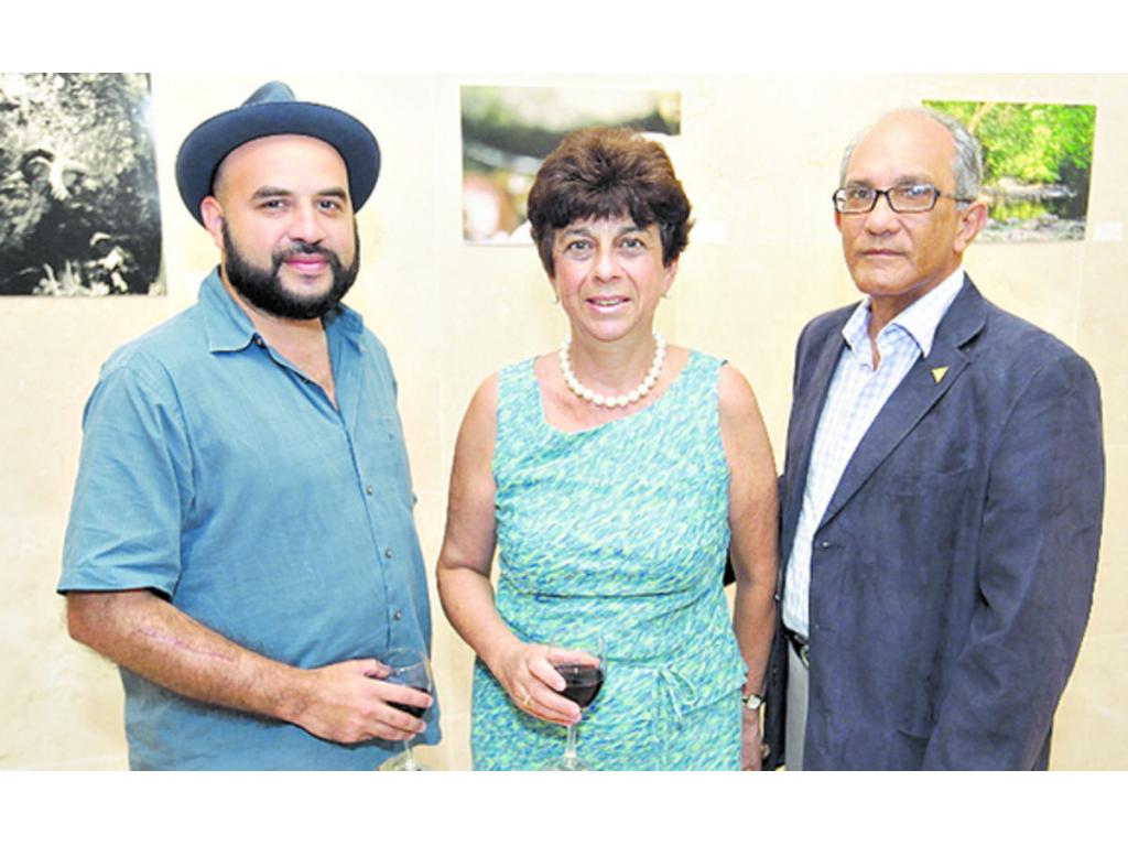 5. Arturo Wong, Irina de Ardila y José Ardila.