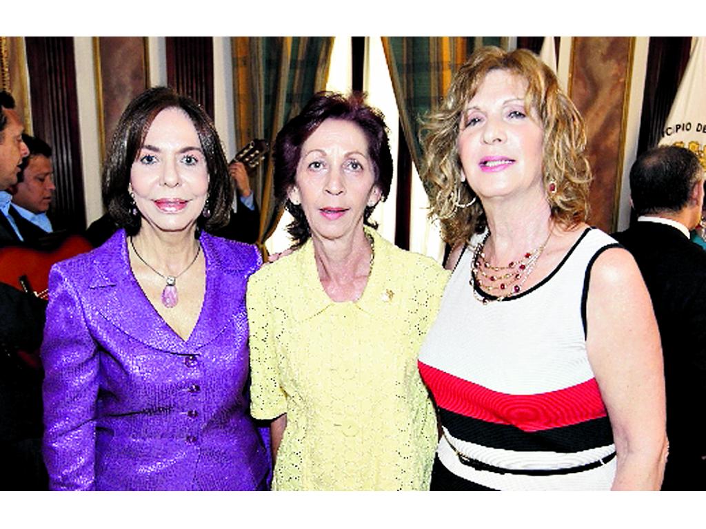 2. María Elena Acevedo, Xenia de Alemán y Jacqueline Halperin.()