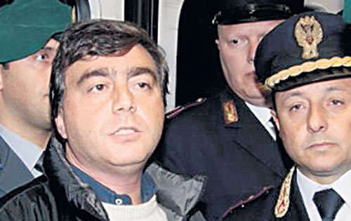 <p>Las autoridades italianas detienen al empresario Valter Lavitola en el Aeropuerto Fiumicino en Italia, luego de esconderse en Argentina por varios meses.</p>