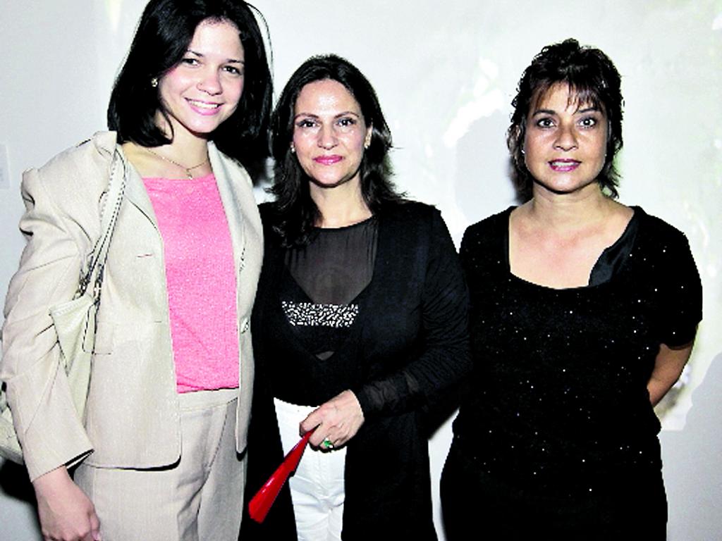 2. Adriana Arango, Bernarda Osorio y Mercedes de Ycaza.()