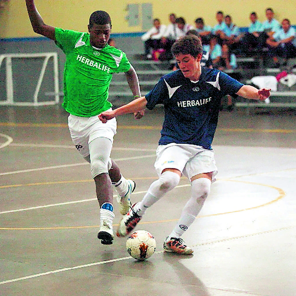La salle (Azul) vs Alfredo Canton.()