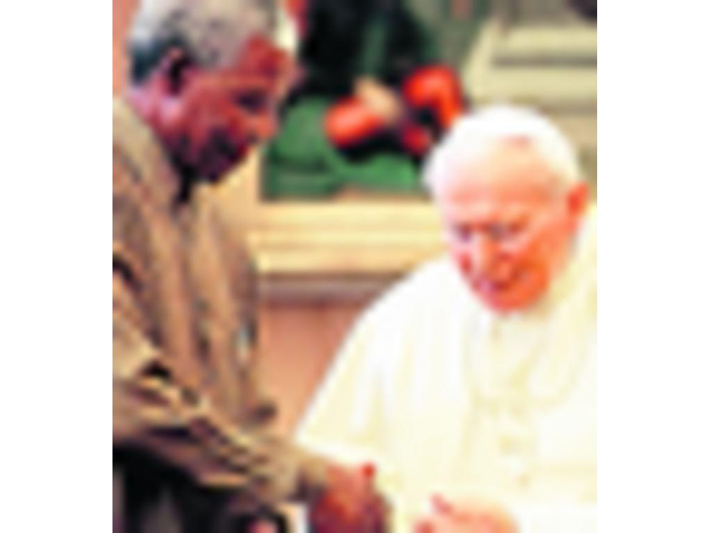 1998 Papa Juan Pablo II. A meses de culminar su mandato presidencial llegó a reunirse con el líder de la Iglesia católica del momento Juan Pablo II.