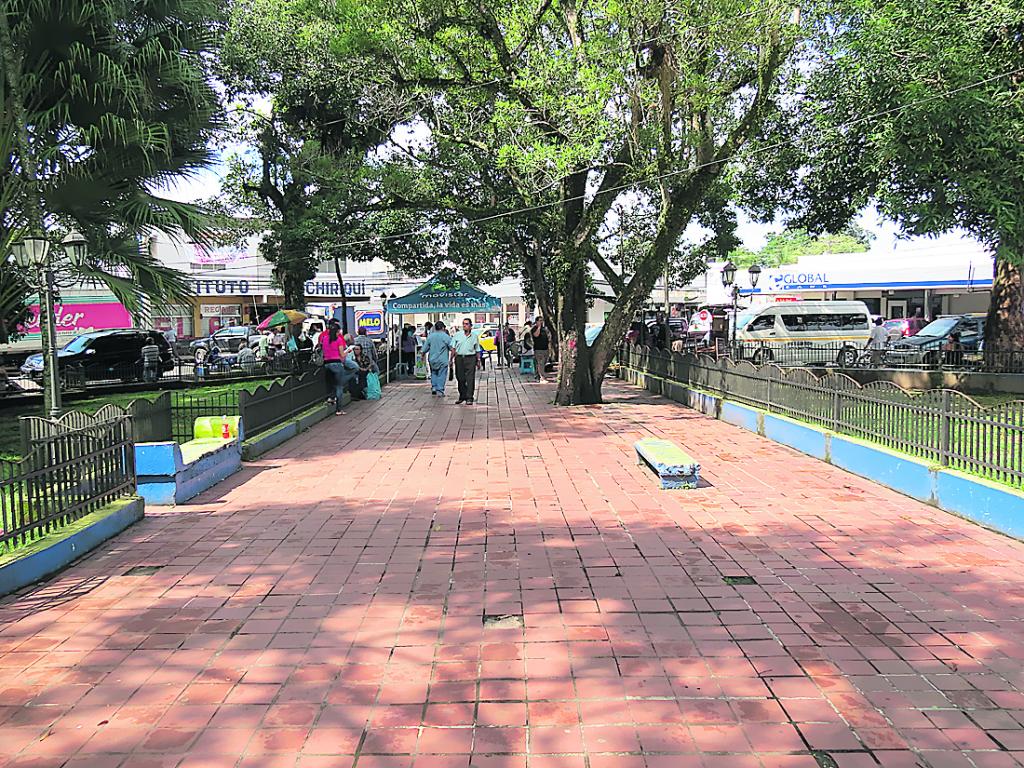 Desalojados. Antes vendían en el parque.()