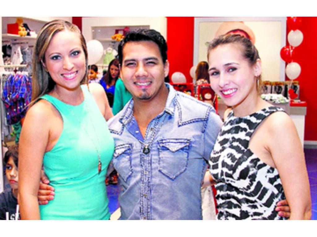 2. Patricia Ritter, Luis Roberto Kraus y Cassandra Paredes.
