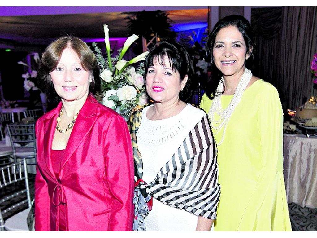 3. Leticia de Menze, Helly de Sosa y Elsita Rodríguez. ()