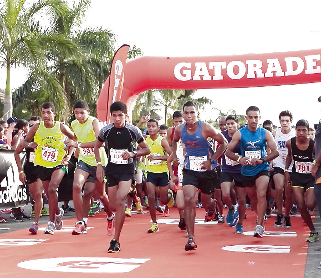 Competencia. La carrera de los más grandes estuvo reñida.(ANAYANSI GAMEZ )