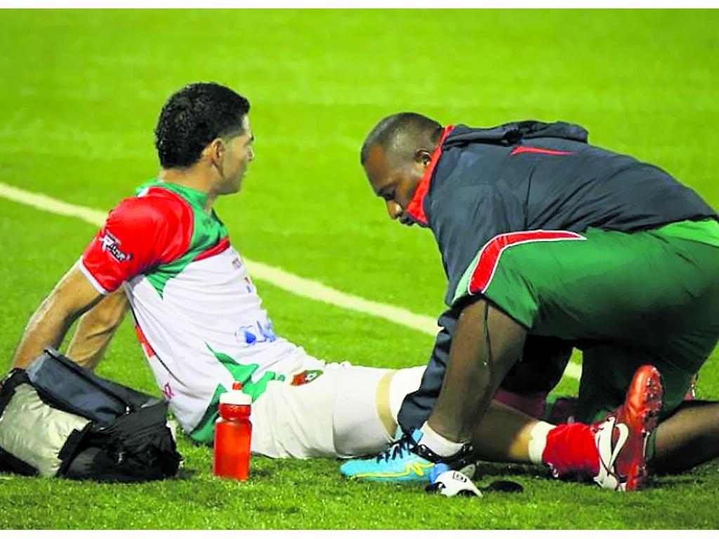 Baja. El chiricano Manuel Torres fue operado y estará fuera de la cancha por nueve meses.(ARCHIVO)