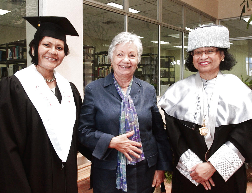 Flor Ortega, Manuelita Núñez y Carmen Solano.()