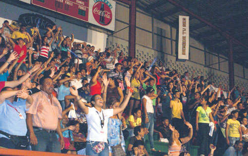 <p>Gimnasio. Las presentaciones se harán en áreas abiertas.</p>