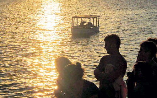 <p>Espectáculo. Negril es un lugar mágico, muestra de ello es la fascinante puesta de sol que se observa desde Ricks Café.</p>