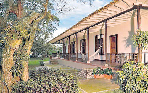 <p>Hacienda Castilla, es un hospedaje con ocho habitaciones ubicadas en naturaleza exhuberante.</p>