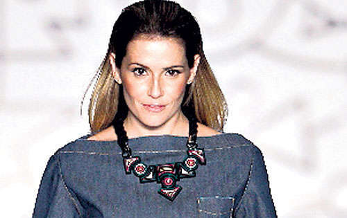 <p>Deborah Secco nos muestra un estilo bastante informal en tela de mezclilla y corto.</p>