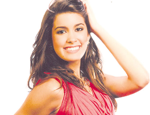<p>Ella será una de las bellas participantes del Festival de Debutantes 2011 en la Terraza Mar del Sur del Club Unión. Es hija del hogar formado por los distinguidos señores Jesús Arturo Díaz Fajardo y Cory Mérida de Díaz.</p>