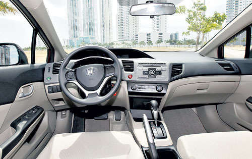 <p>Espacioso. El interior es más amplio, ergonómico y mucho más cómodo, se ha logrado aumentar la visibilidad y minimizar en gran parte los puntos ciegos.</p>