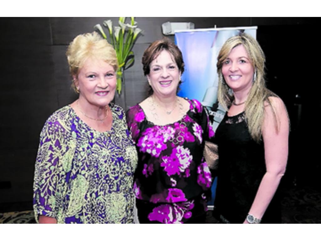 4. Gerta de Pérez, Yeyi de Martinelli y Melinda de Estevez.