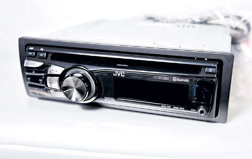 <p>Radio JVC Modelo KD-R728 BT. Es un reproductor doble USB/CD con entrada auxiliar frontal.Tecnología Bluetooth. Precio:$169 + itbms.</p>