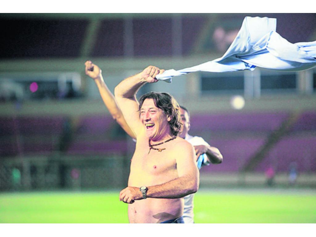 El dirigente académico dijo que sus peculiares celebraciones le salen del alma. No me gusta fingir, sostiene.(Anayansi Gamez/ Alberto Ortega)