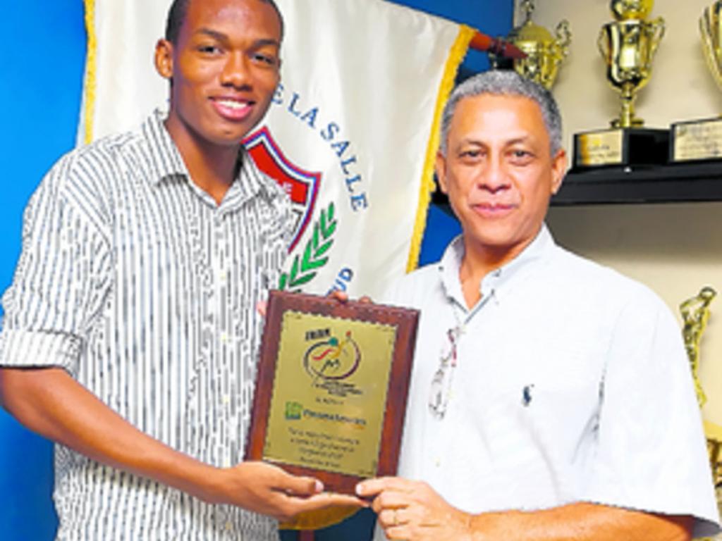 Premian al 10 Colegial por cobertura en Lidecopa.(Anayansi Gamez)