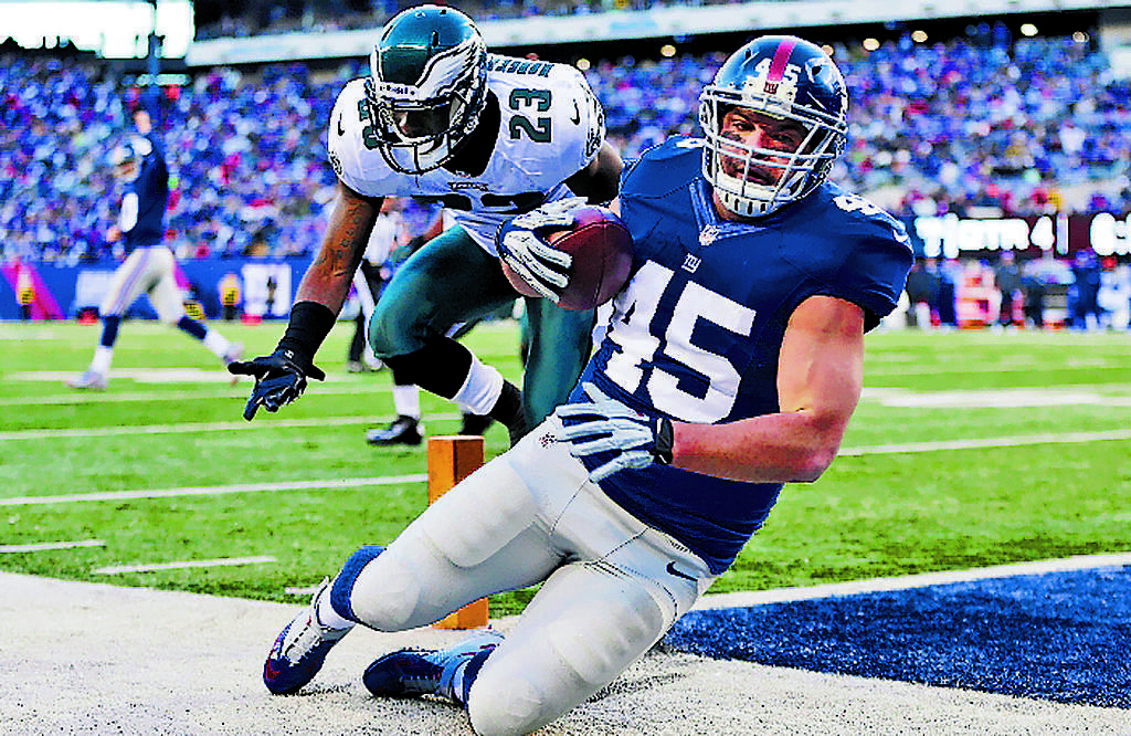 Poder. Henry Hynoski (45), de los Giants, atrapa un pase.(AP)