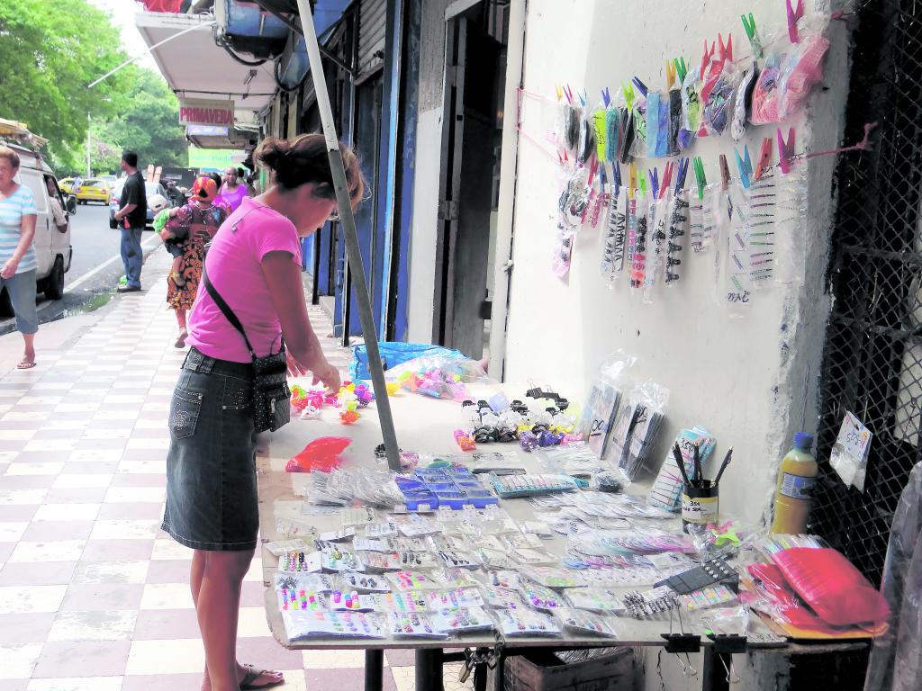 Negocio.Ventas al detal en la calle.(DELFIA CORTEZ)