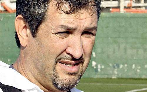 <p>Interino. Juan Lopera está entrenando al equipo.</p>