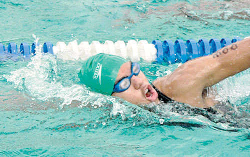 <p>Natación. Billy ha roto marcas en esta disciplina.</p>