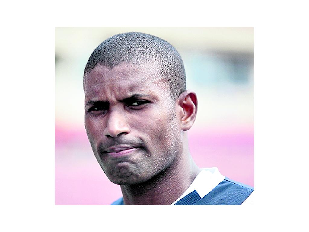 El mediocampista del Tauro FC mejoró enormemente respecto a su accionar en el duelo ante El Salvador. Pérez se vio más acertado en la media cancha, estuvo preciso en los paces y contribuyó, en gran medida, a la organización del juego. ()