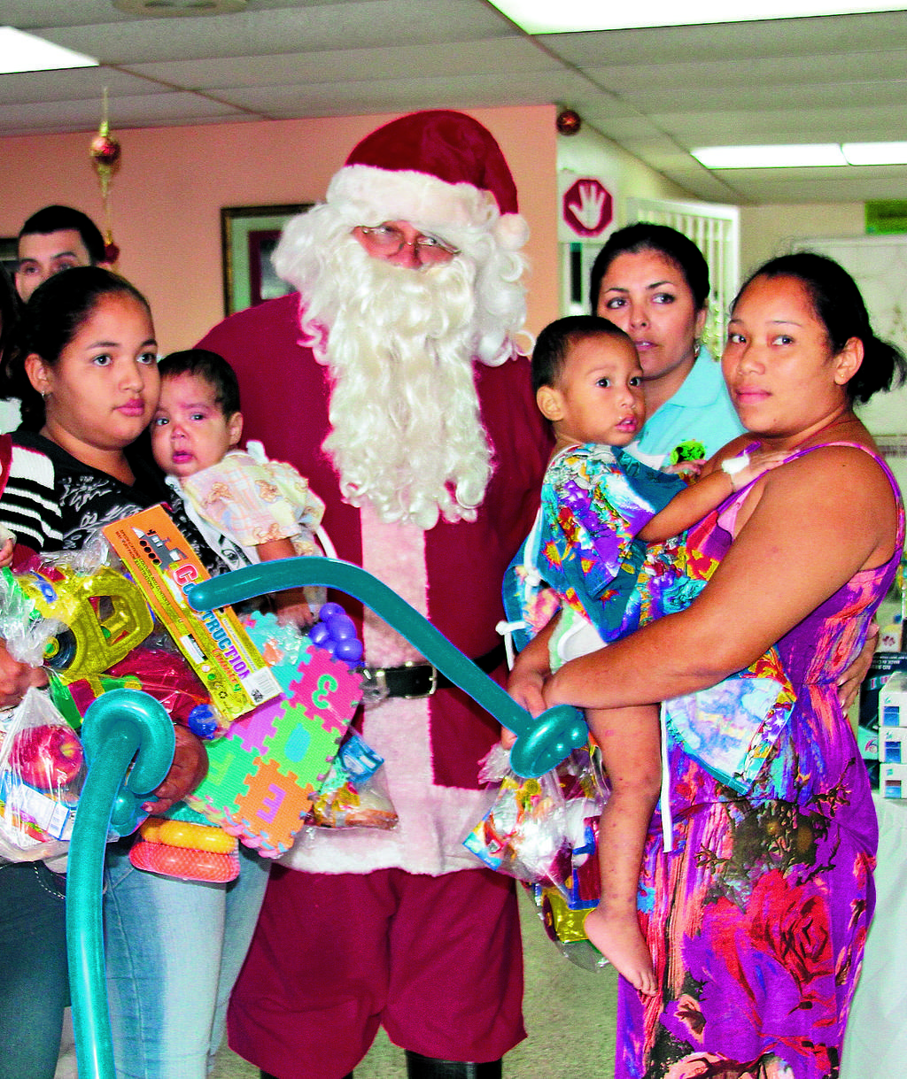 Santa y los niños.()