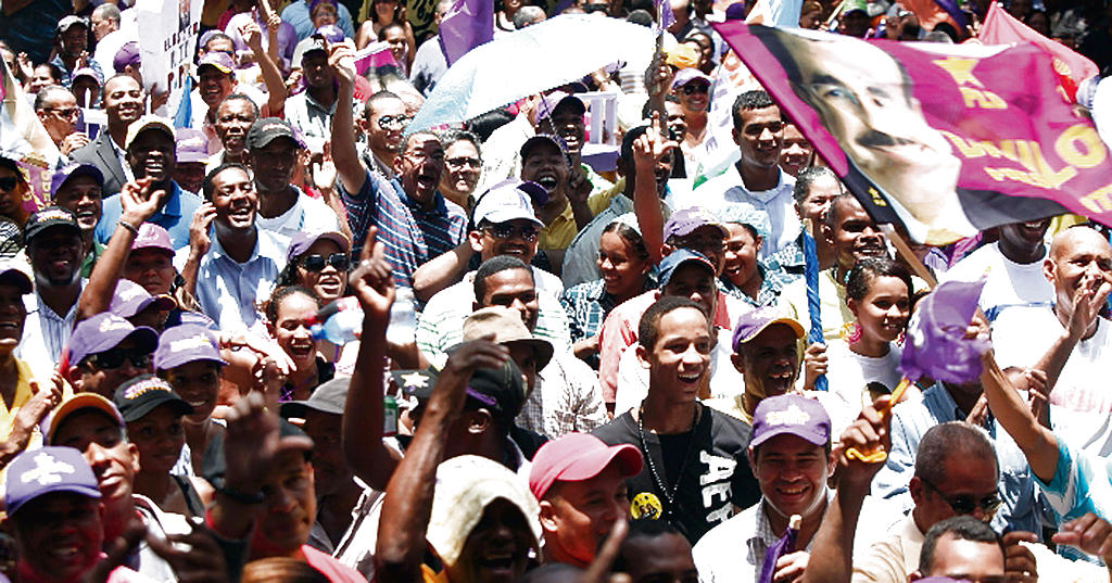 Tranquilidad. Los simpatizantes celebran la elección de Medina.(EFE )