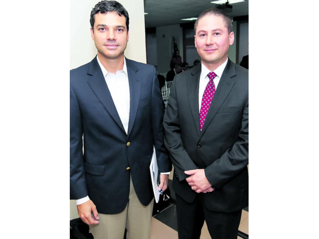 6. Gustavo Arango y Percy Núñez.