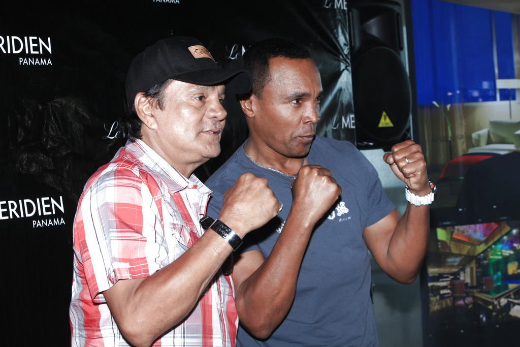 Durán y Ray Leonard luego de la conferencia de prensa. Foto: Alberto Ortega<br>