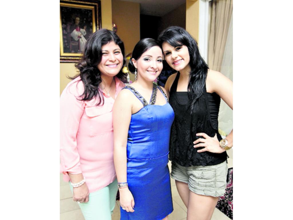 9. Mayra Guzmán, Paula González y Denise Martínez.