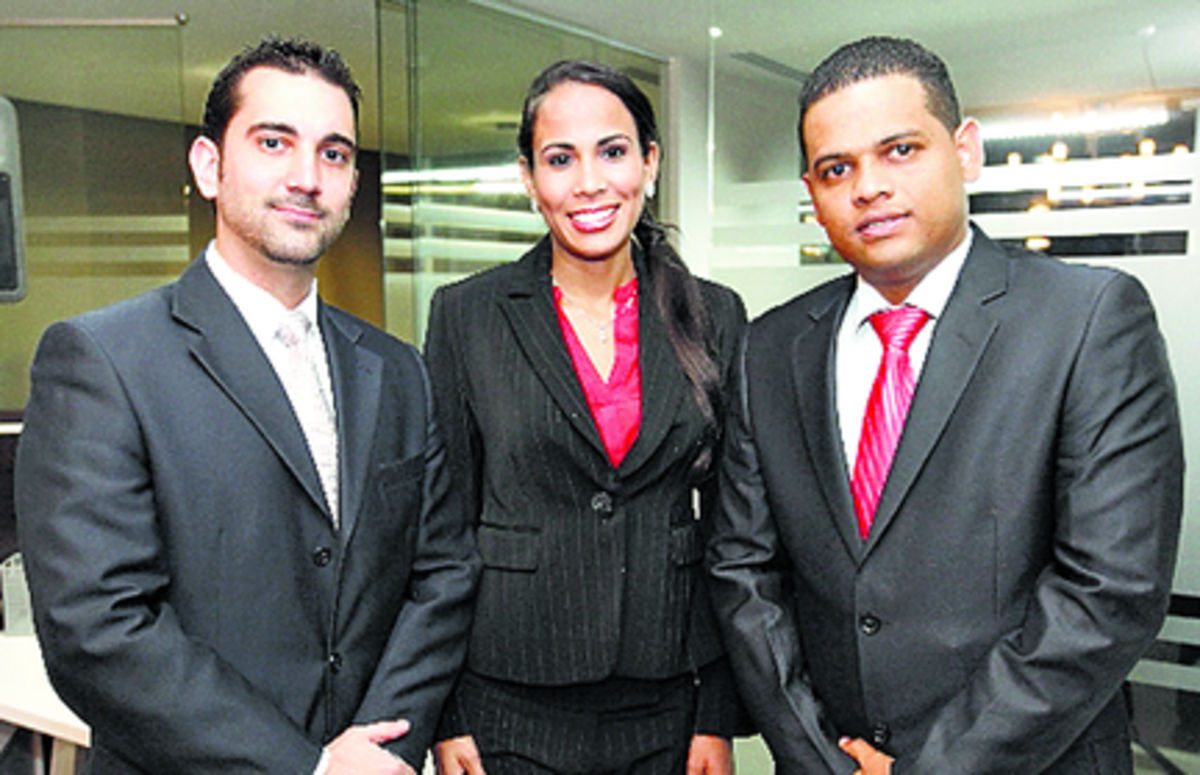 2. Juan N. Constantakis, Annika Forero y Armando Glen.
