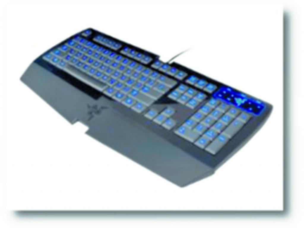 Razer Lycosa Cuenta con una función de retroalimentación, función para deshabilitar la tecla Windows, luz de fondo en las teclas. Aunque este es el teclado de más baja gama entre los Razer si lo comparamos con los demás, por un precio más bajo, vale la pe