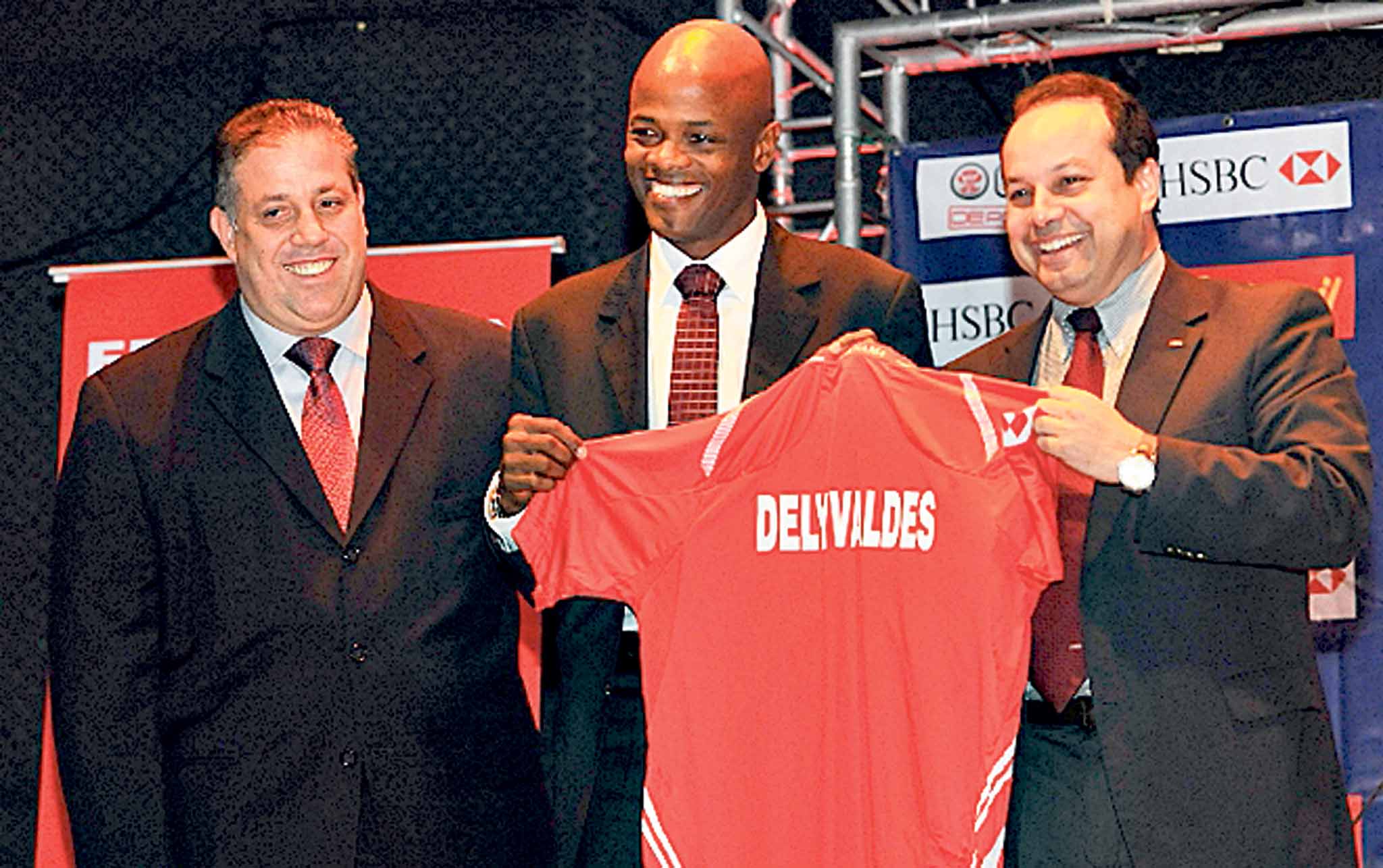 <p>Oficial Presentación de Julio como DT de la Roja.</p>