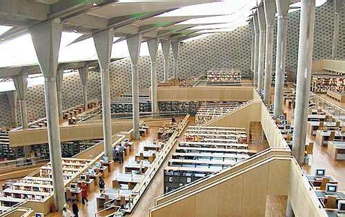 <p>Impresionante. La biblioteca de Alejandría tiene hoy día cien mil libros impresos.</p>