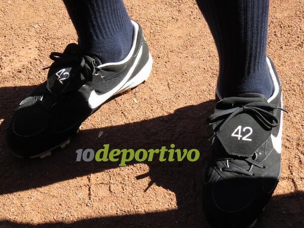 Estos son los zapatos que hoy lucía "Mo", en su despedida.Foto/Epasa.<br>