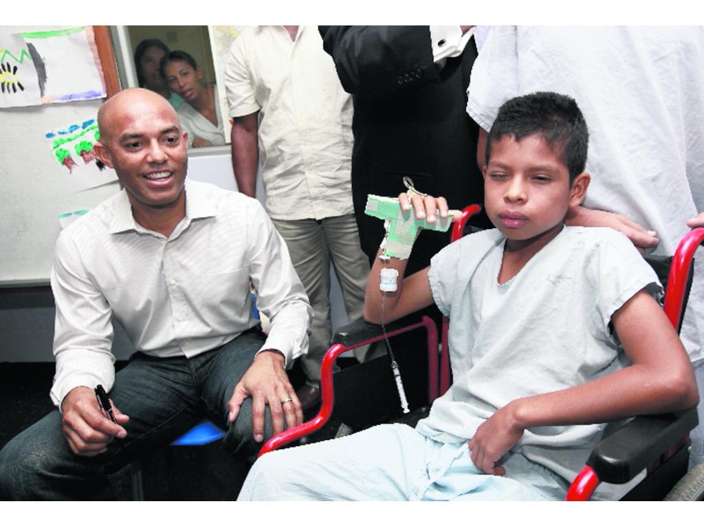 Impactados. Los niños no se querían perder la oportunidad de saludar a Mariano.(Anayansi Gamez)