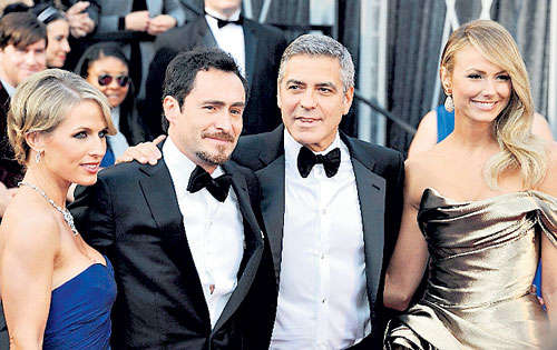 <p>Protagonistas. Bichir y Clooney, junto a sus parejas. </p>