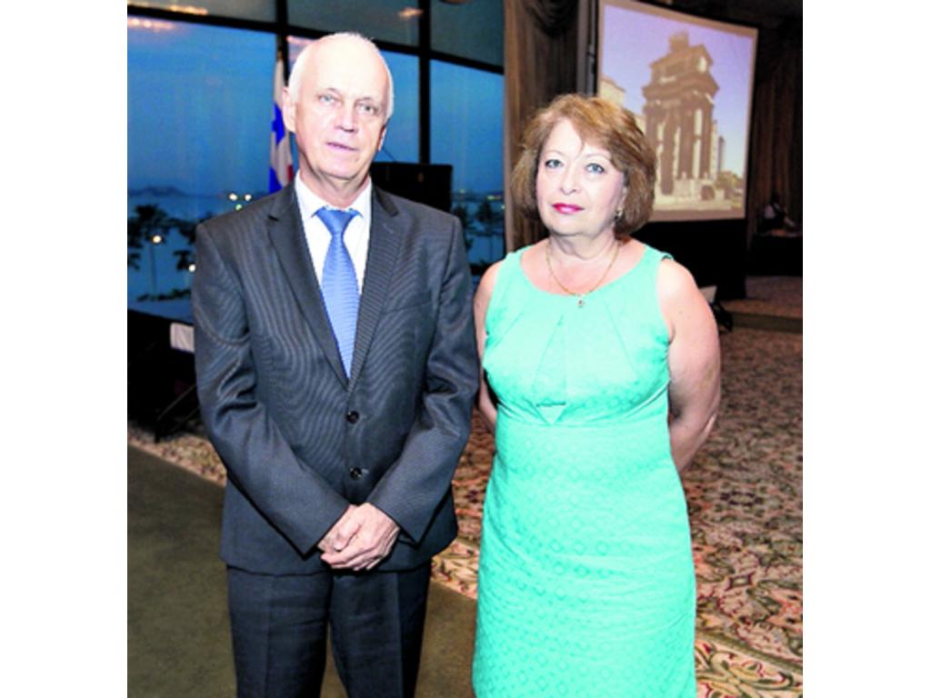 2. Valery Artasov y Valentina Kovalenka.