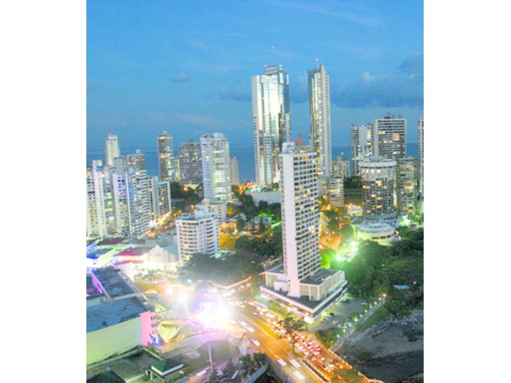 Expertos coinciden en que a mayor crecimiento económico, mayor es la demanda de electricidad.Grandes construcciones de edificios, centros comerciales, han influido en que se registre aumento en el consumo energético.(Archivo)