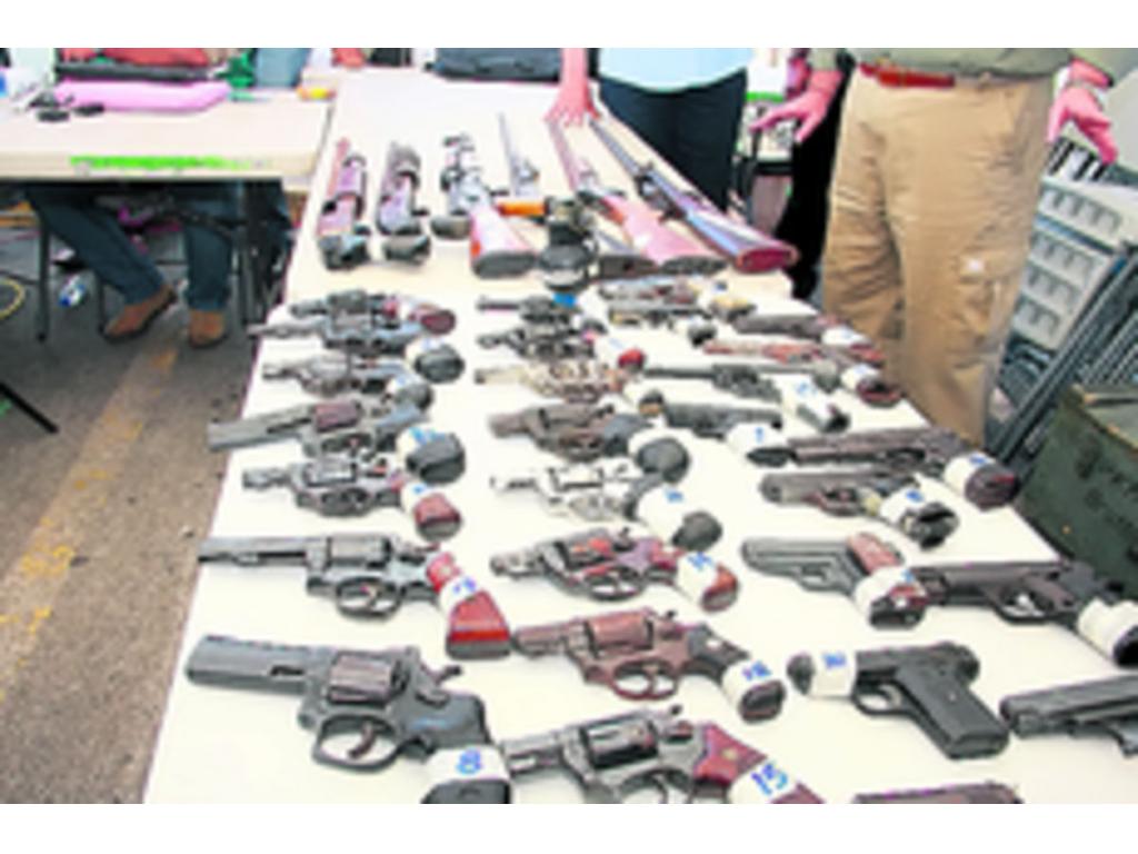Armas.(Raymundo Rivera)