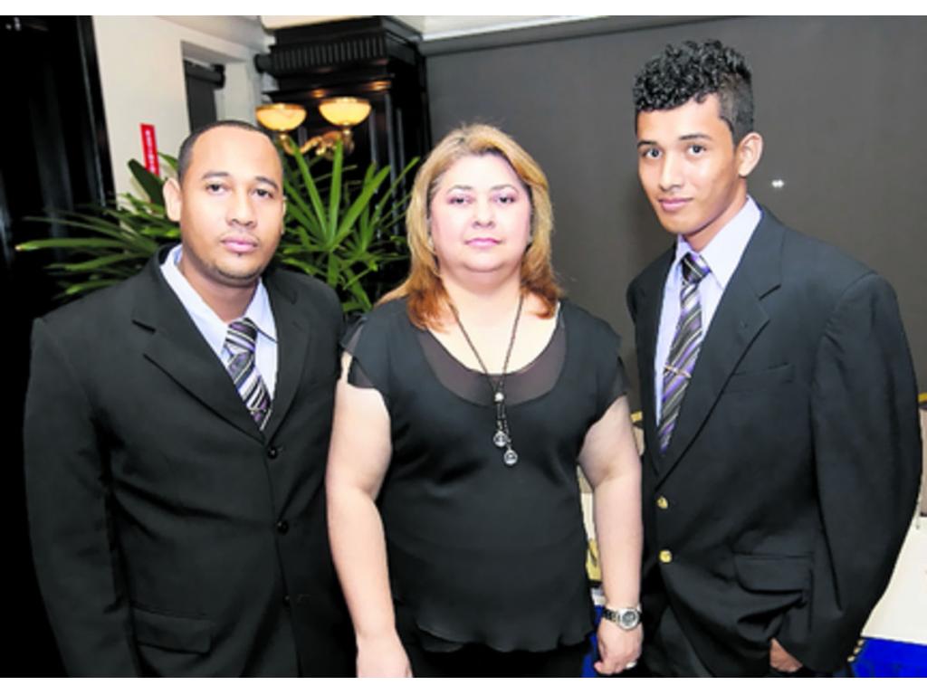 5. Rolando Barsallo, Lorena Zeballos y Gustavo Nieto.