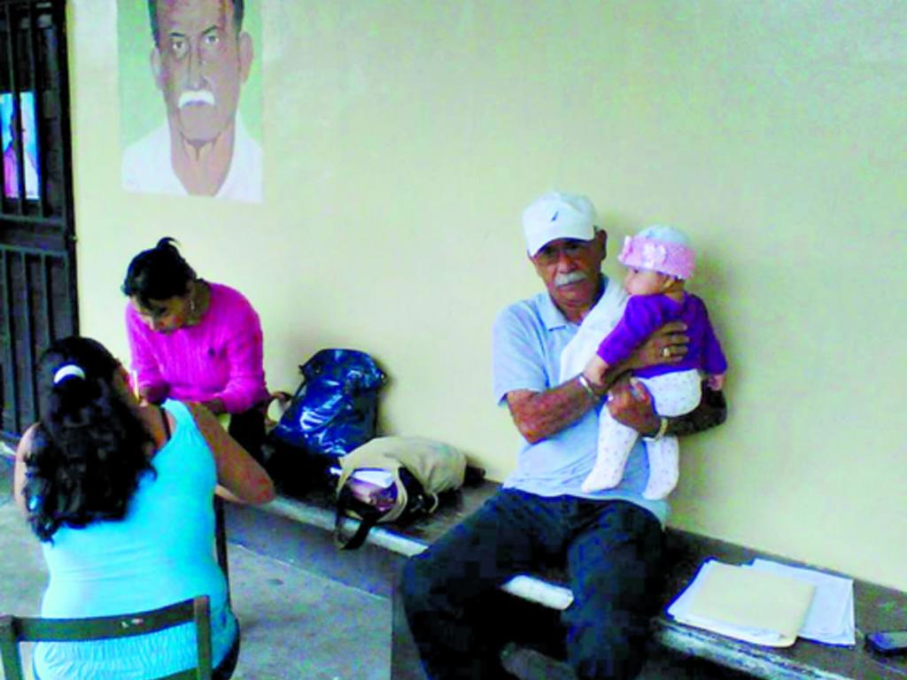 Las personas realizan sus pruebas en condiciones inadecuadas.(Cortesía)