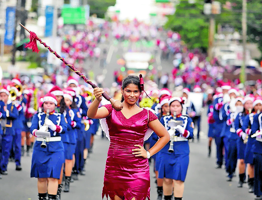 Bandas. Los colegios se encargaron de la parte musical.()