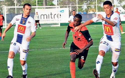 <p>Fuerza. Chorrillo y Chepo pelearon con mucha garra y coraje.</p>